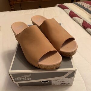 Dansko Maci Milled Nubuck Style Shoe Honey